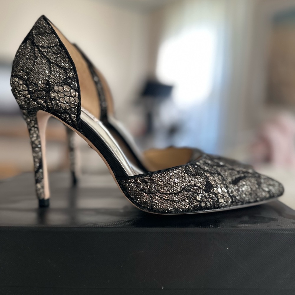Stunning Badgley Mischka Lola II, black lace, size 7